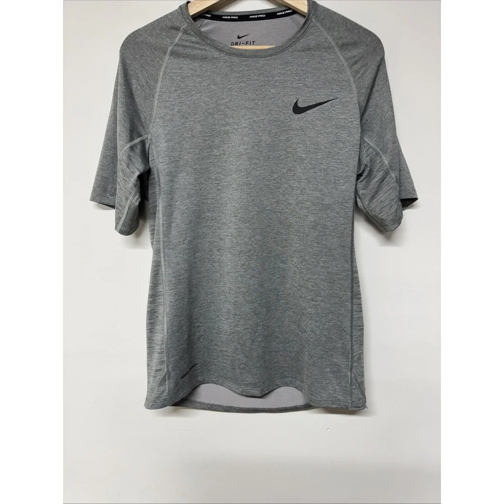 Nike Pro Dry Fit Shirt Size M Short Sleeve Womens Crew Neck Gray Athletic Fit